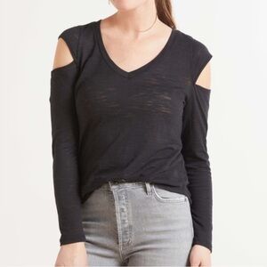 CHASER NWT Slub Knit Cold Shoulder Black Long Sleeve Vented Shirttail Small
